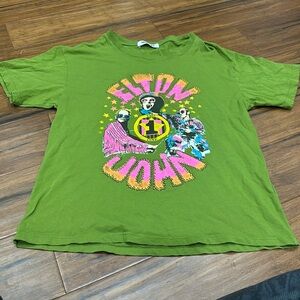 NWOT Daydreamer Elton John The One Solo Graphic Crewneck Tee in Olive Green